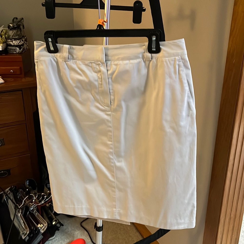 Brooks Brothers khaki skirt, cotton stretch with front and back pockets